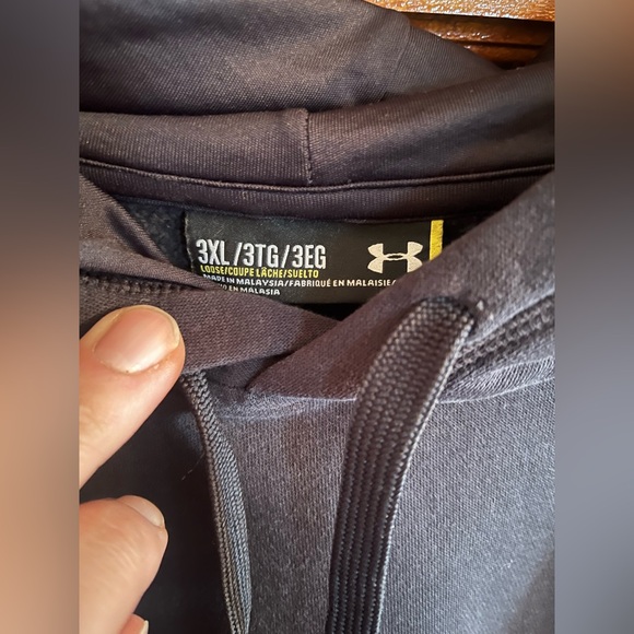 Lot 2 Under Armour Freed Hoodies 3xl and 1 Under Armour Cold Gear Pants 2xl - Picture 6 of 13